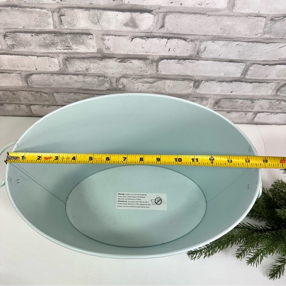 Mainstays Blue Snowflake Christmas Holiday Metal Oval Bucket With Handles - NWT - Picture 11 of 12
